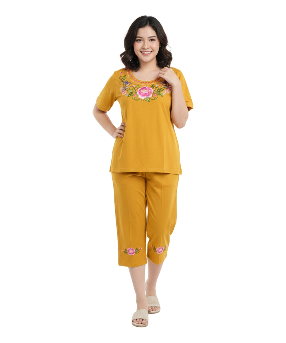Women's Short Sleeve Embroidered Blouse and Matching Capri Set Wine WS18